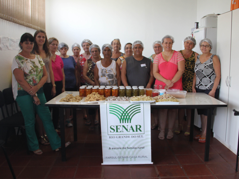 DESENVOLVIMENTO SOCIAL PROMOVE CURSO DE PROCESSAMENTO DE FRUTAS